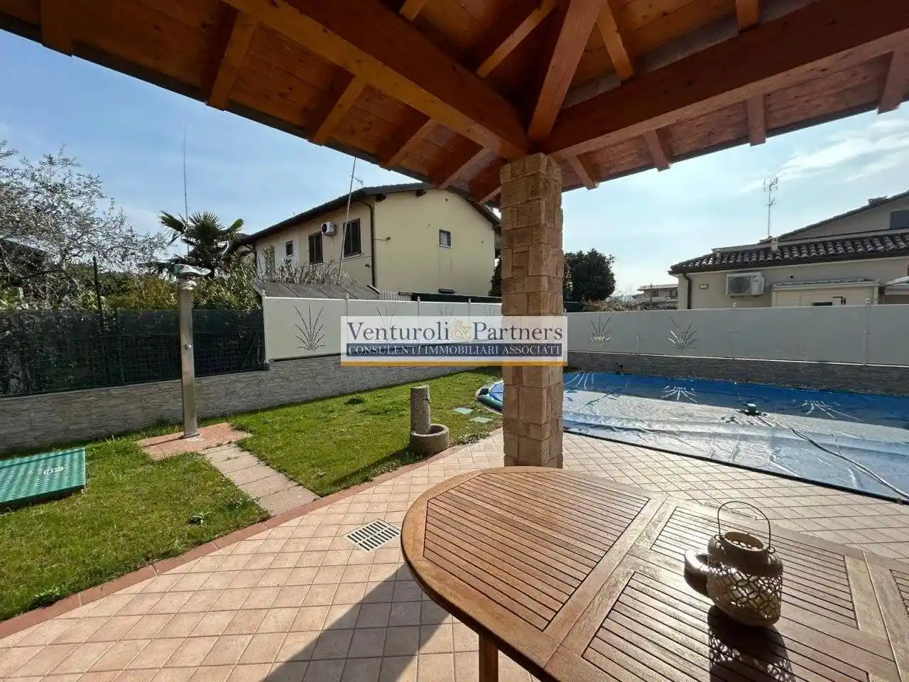 Villa in vendita a Manerba del Garda