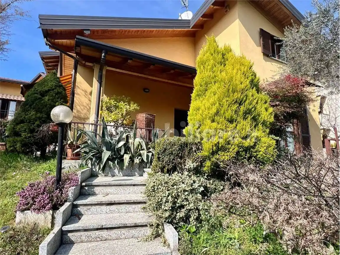 Villetta a schiera in vendita a Caravate