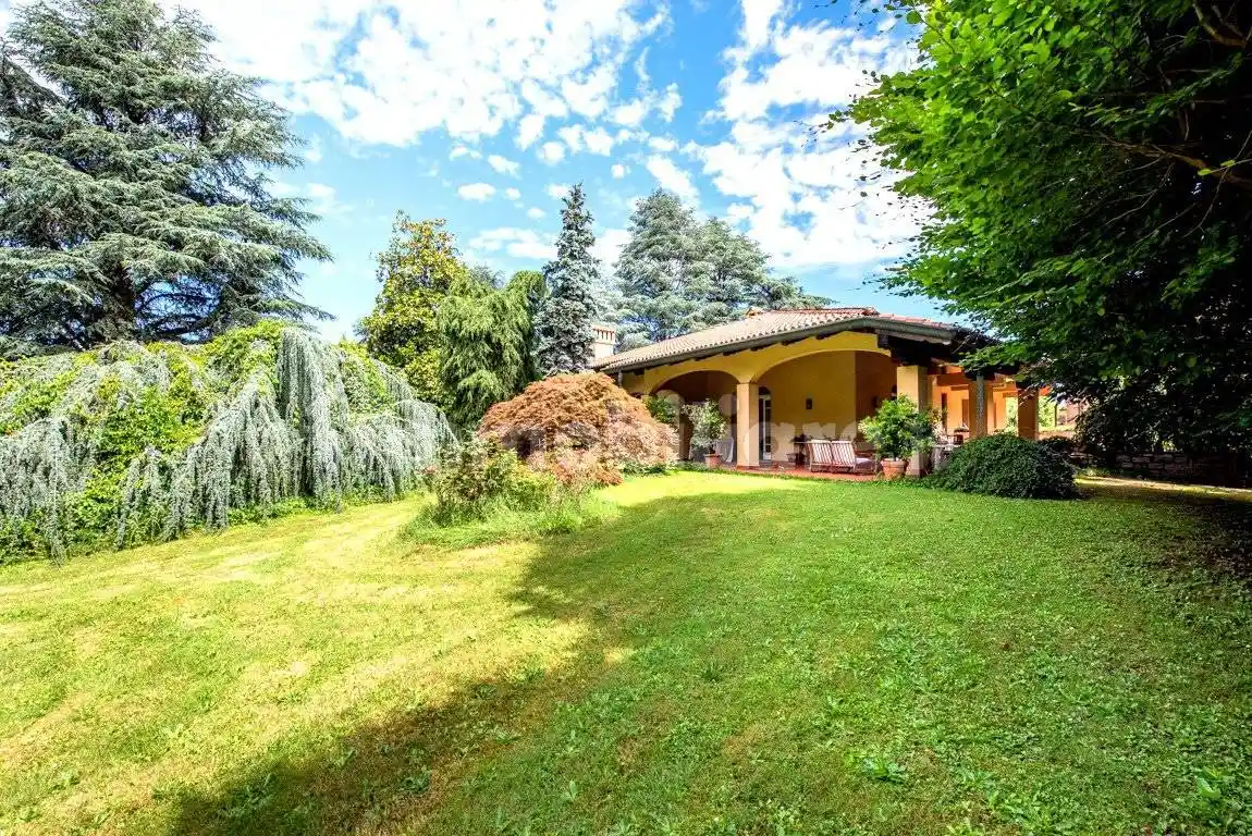 Villa in vendita a Cairate