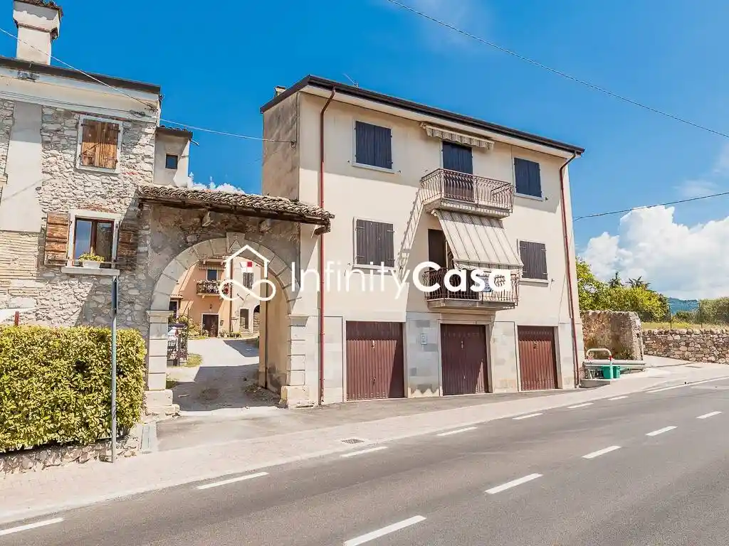 Appartamento in vendita a Caprino Veronese