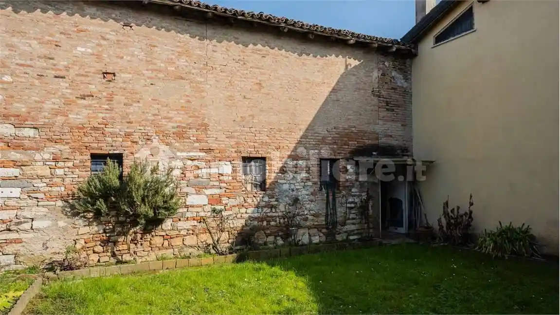 Rustico - Casale in vendita a Flero