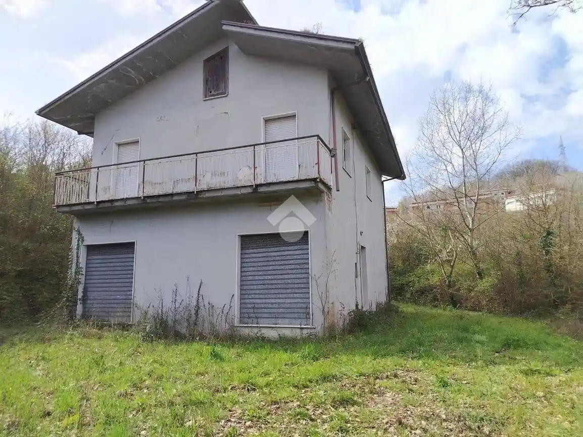 Casa indipendente in vendita a Manocalzati