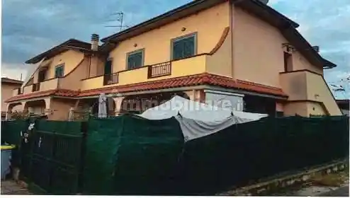 Palazzo - Stabile in vendita a Perugia