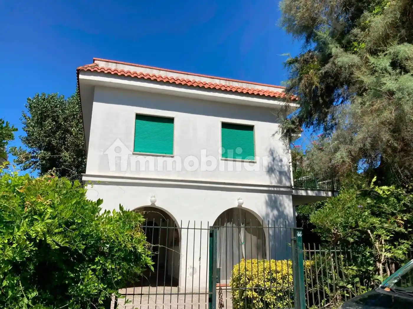 Palazzo - Edificio in affitto a Castel Volturno