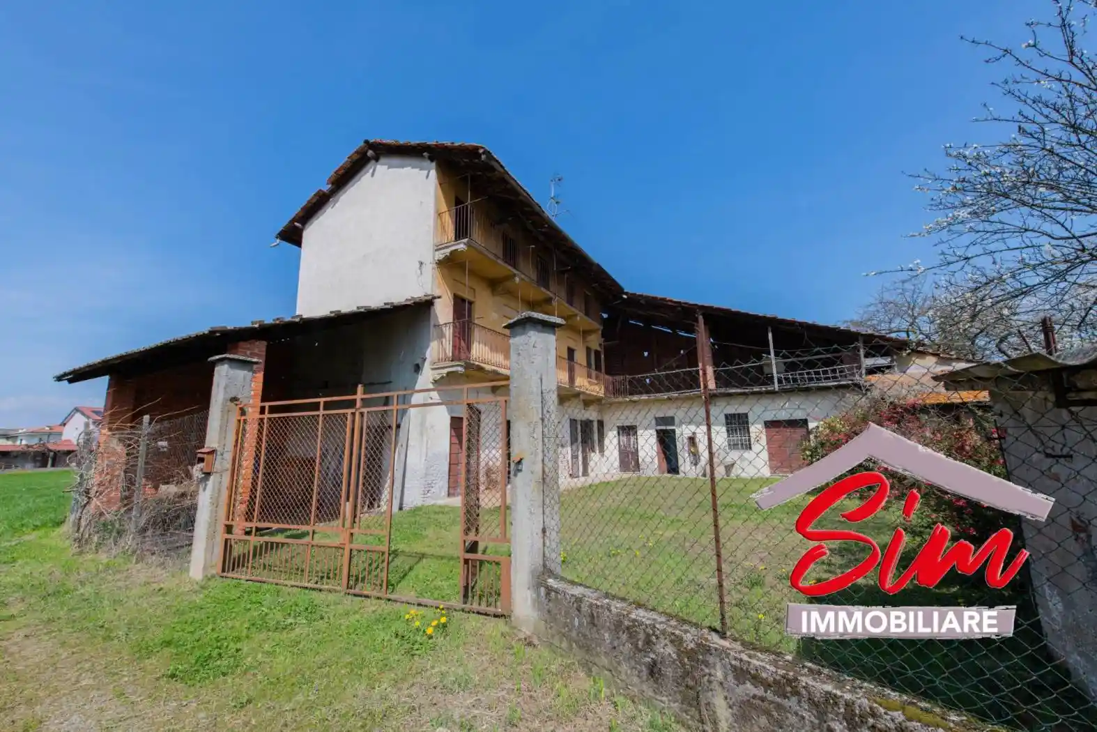 Villa in vendita a Fara Novarese