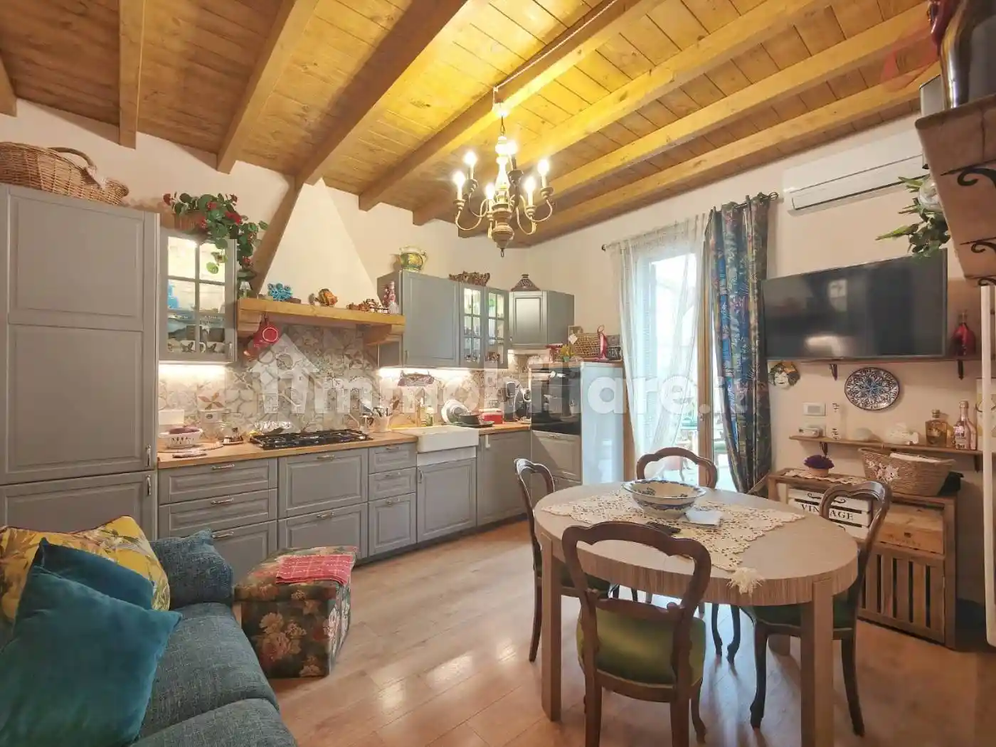 Casa indipendente in vendita a Campi Bisenzio