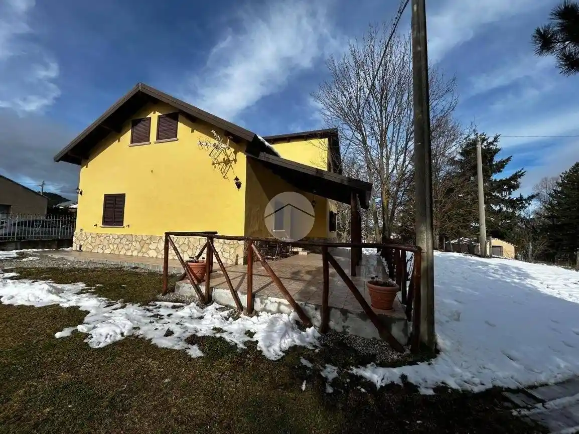 Palazzo - Edificio in vendita a Spezzano della Sila