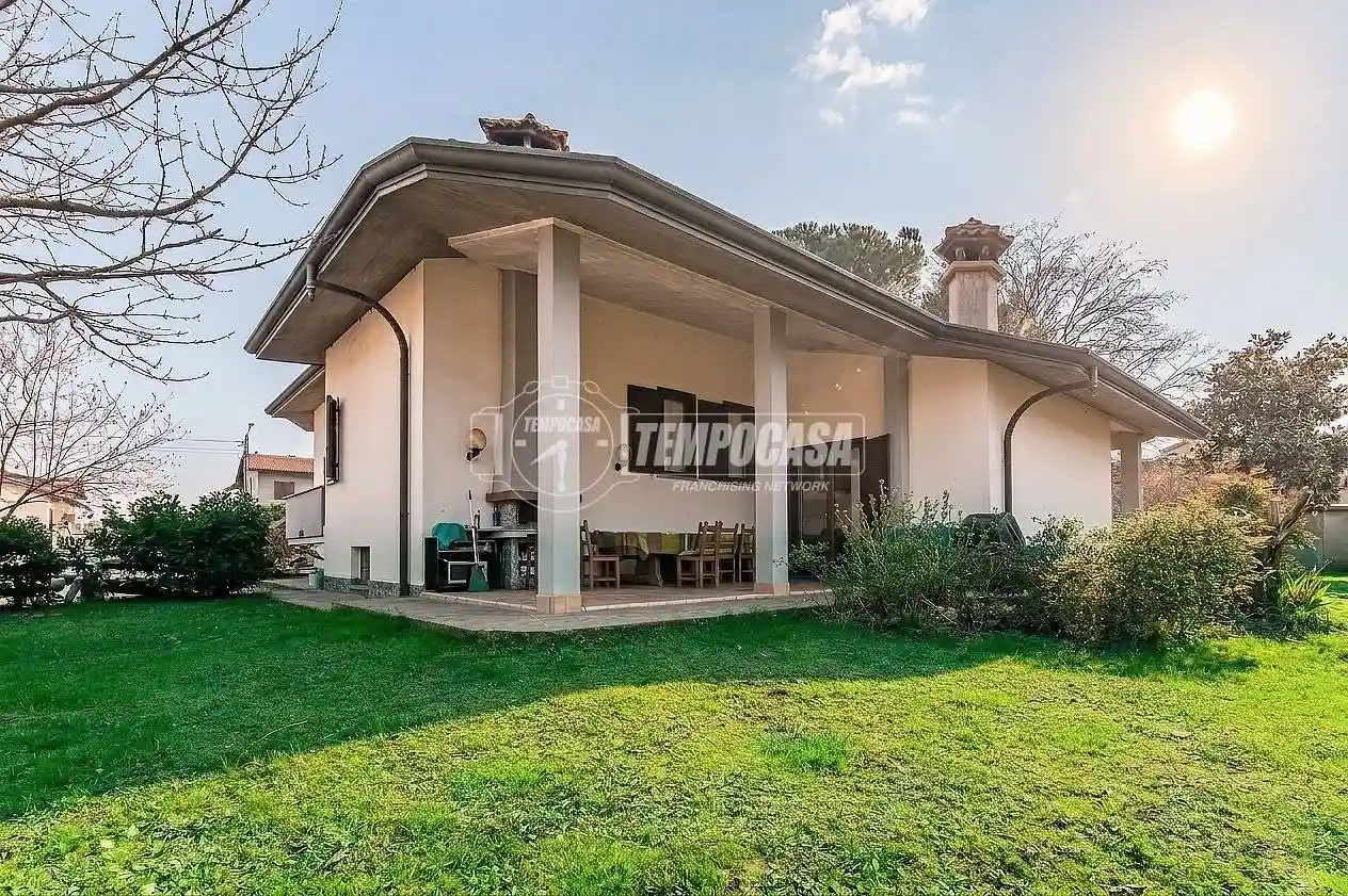 Villa in vendita a Gorla Maggiore