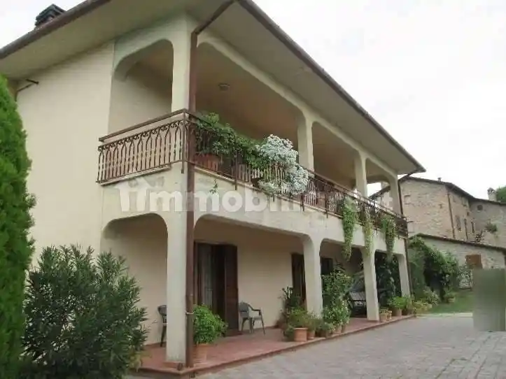 Villa in vendita a Montone