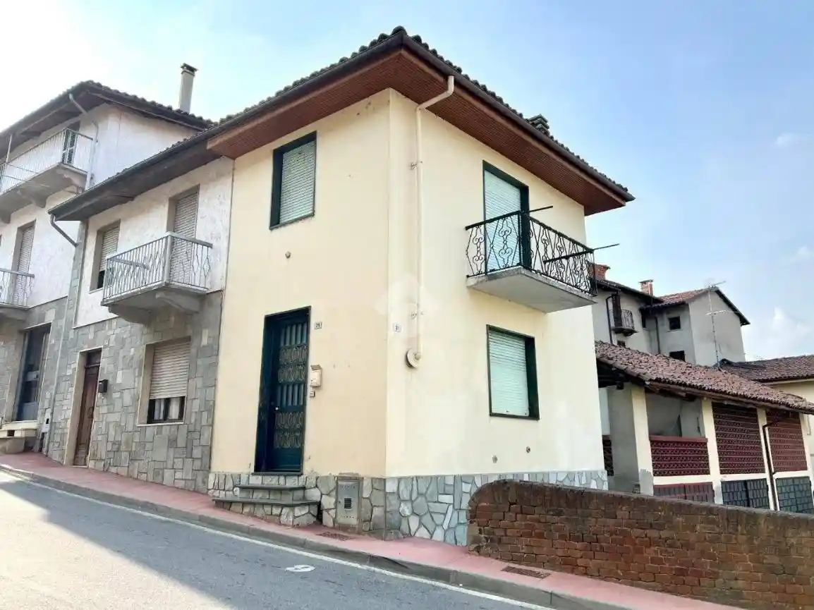 Casa indipendente in vendita a Montechiaro d'Asti