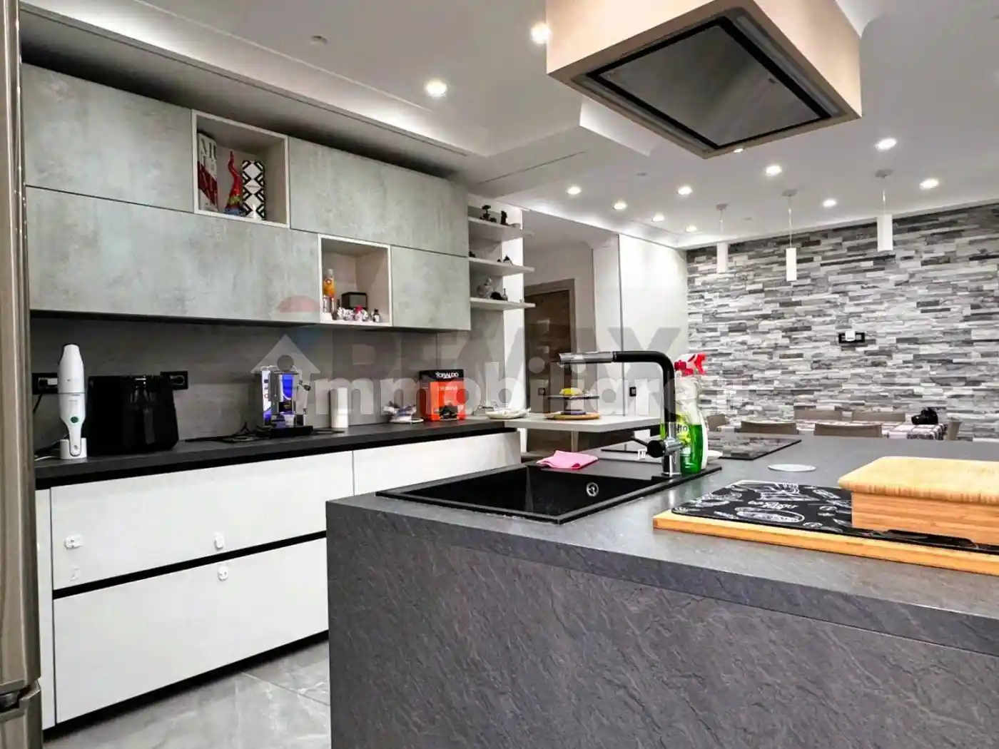 Appartamento in vendita a Napoli