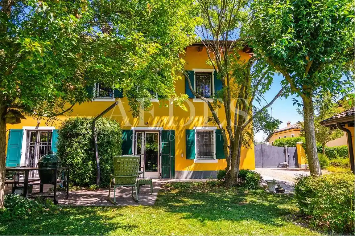 Casa indipendente in vendita a Modena