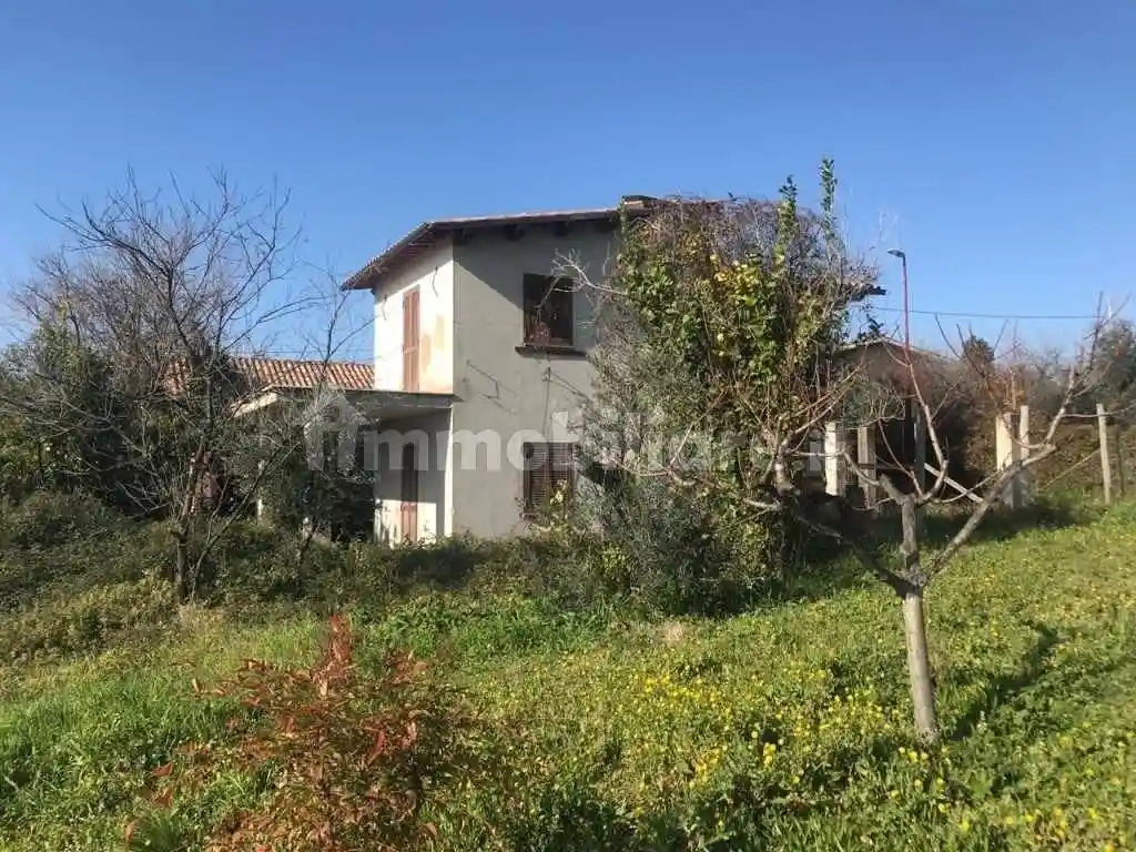 Villa in vendita a Fara in Sabina