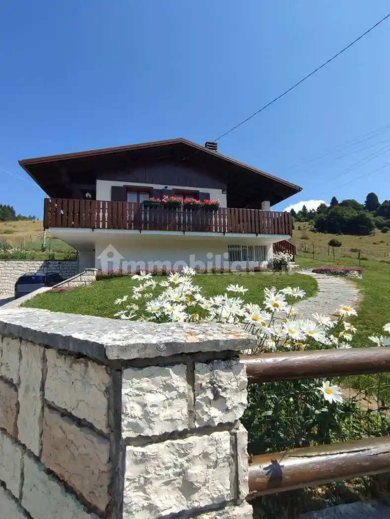Villa in vendita a Roana