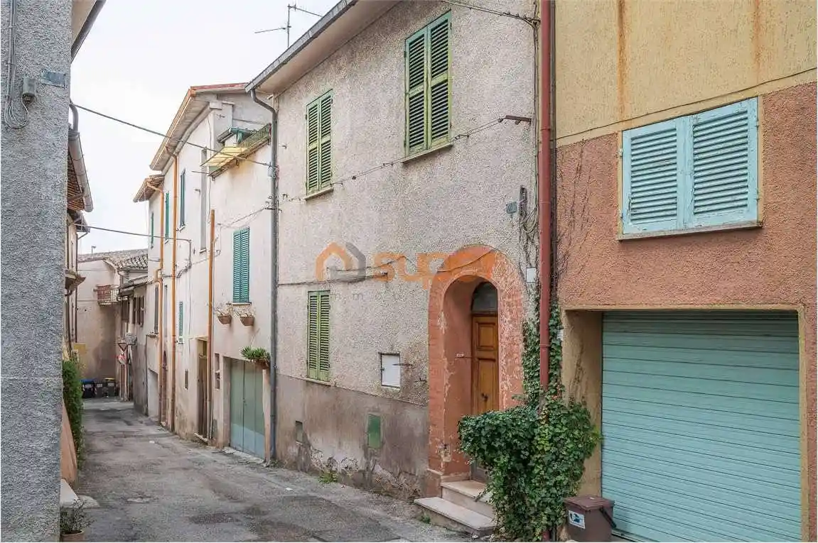 Casa indipendente in vendita a Foligno