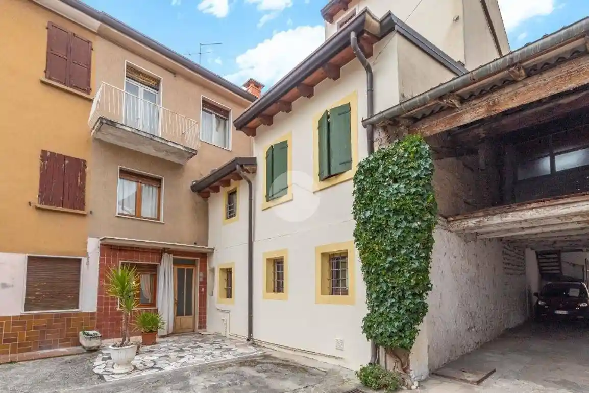 Rustico - Casale in vendita a Bussolengo