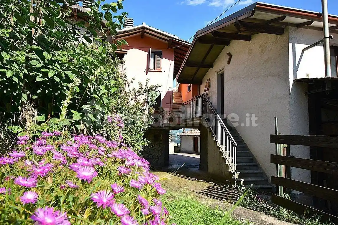 Casa indipendente in vendita a Varzi