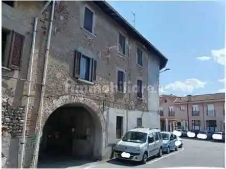 Palazzo - Stabile in vendita a Fagnano Olona