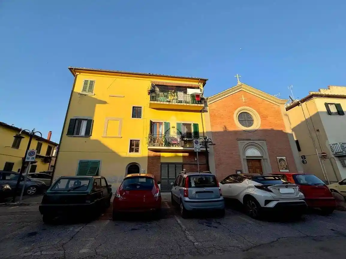 Appartamento in vendita a Capraia e Limite