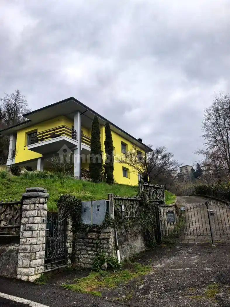 Villa in vendita a Rota d'Imagna