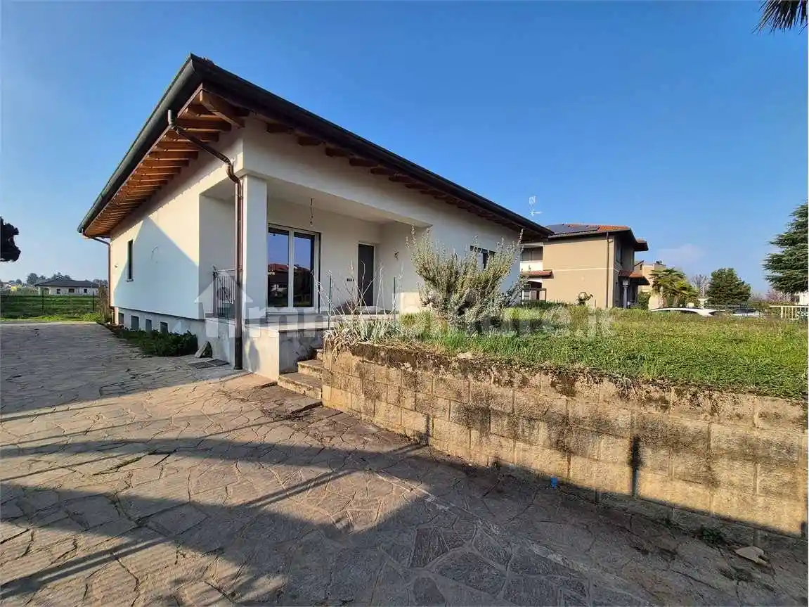 Villa in vendita a Limido Comasco