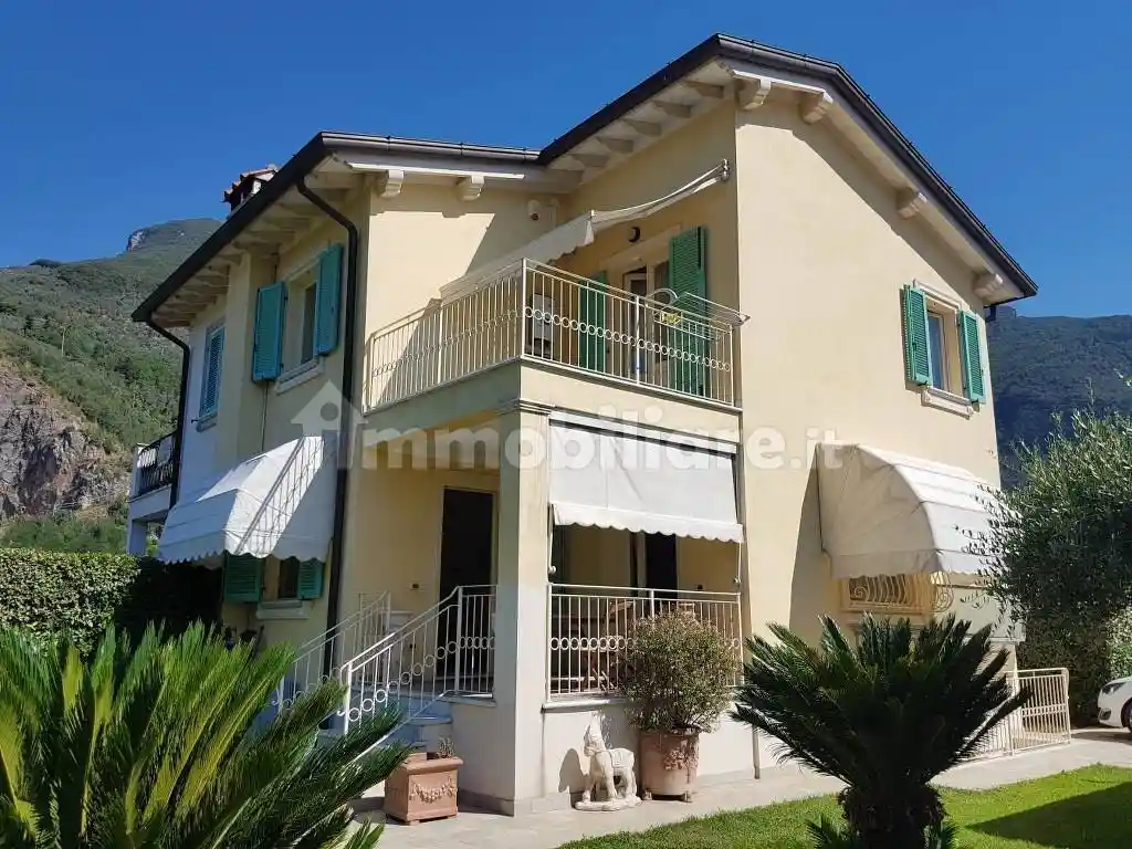 Villa in vendita a Camaiore