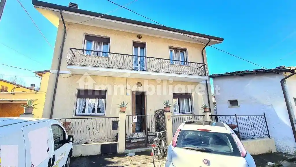 Casa indipendente in vendita a Camaiore