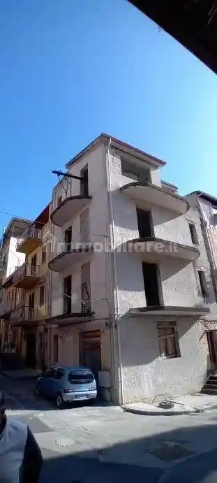 Palazzo - Edificio in vendita a Carini