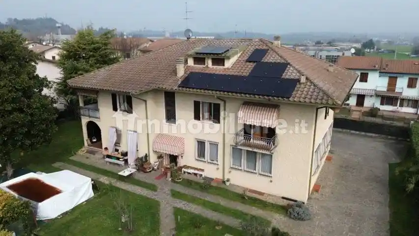 Villa in vendita a Monzambano