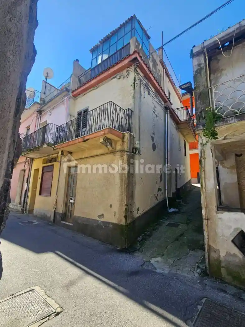 Casa indipendente in vendita a Santa Teresa di Riva
