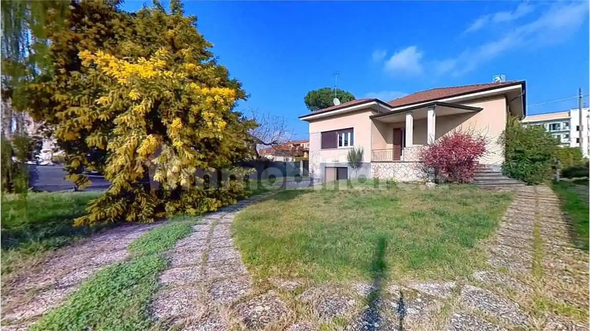 Villa in vendita a Varano Borghi