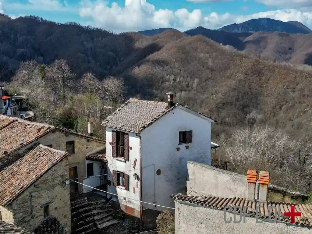 Casa indipendente in vendita a Pescorocchiano