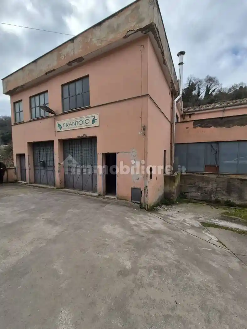 Palazzo - Edificio in vendita a Poli