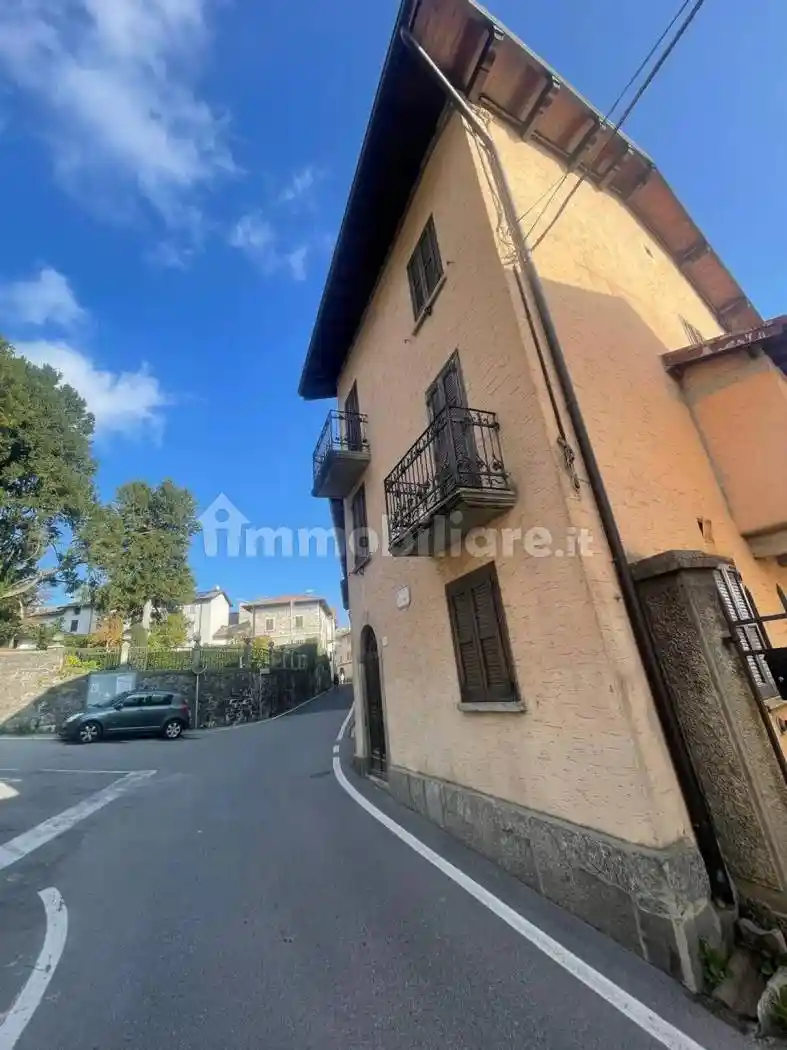 Palazzo - Edificio in vendita a Alta Valle Intelvi