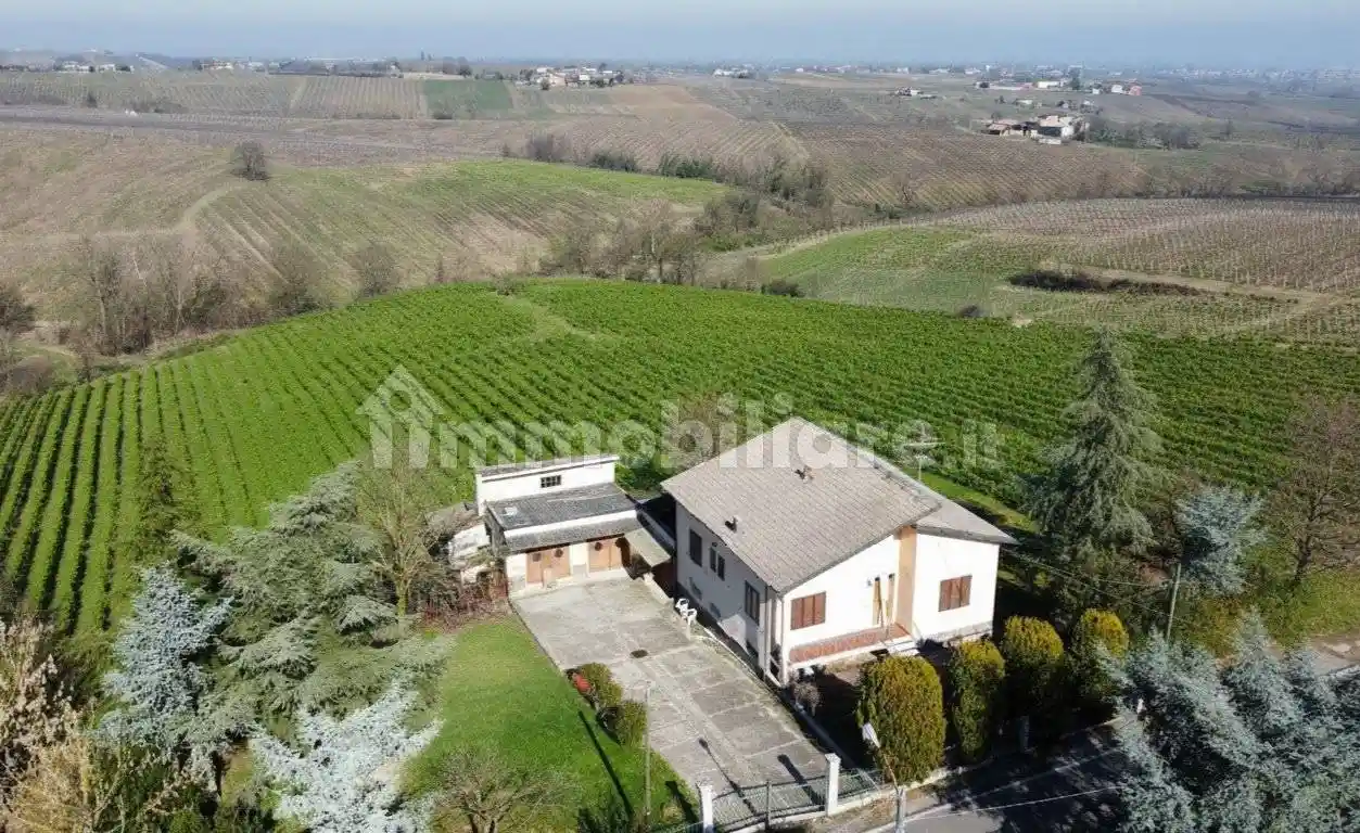 Villa in vendita a Ziano Piacentino