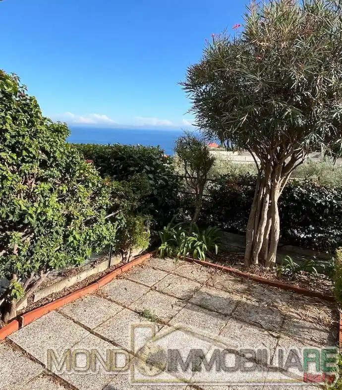 Appartamento in vendita a Costarainera