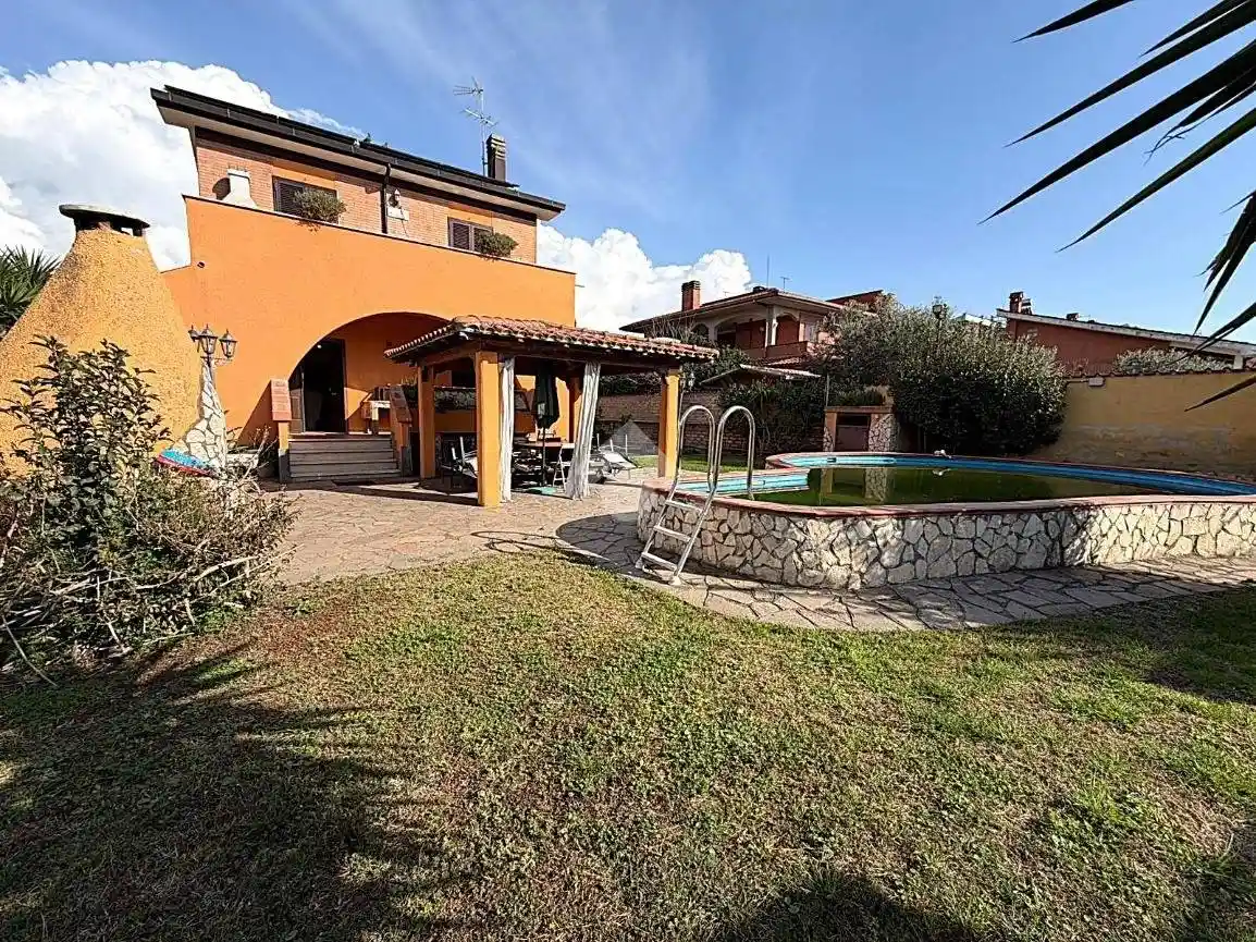 Villa in vendita a Ardea