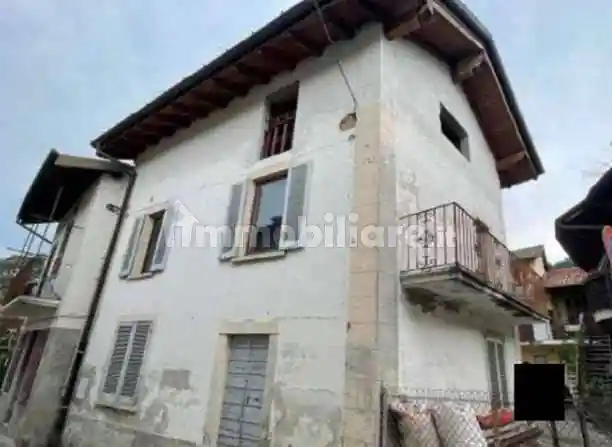 Appartamento in vendita a Cocquio-Trevisago