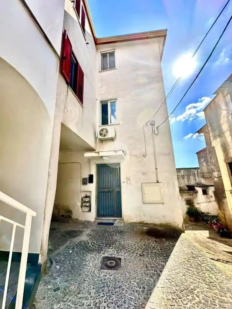 Appartamento in vendita a Pollena Trocchia