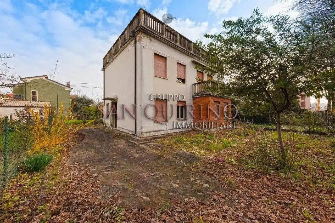 Villa in vendita a Novi di Modena