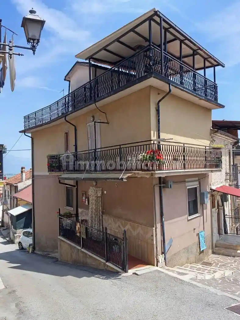 Villa in vendita a Luco dei Marsi