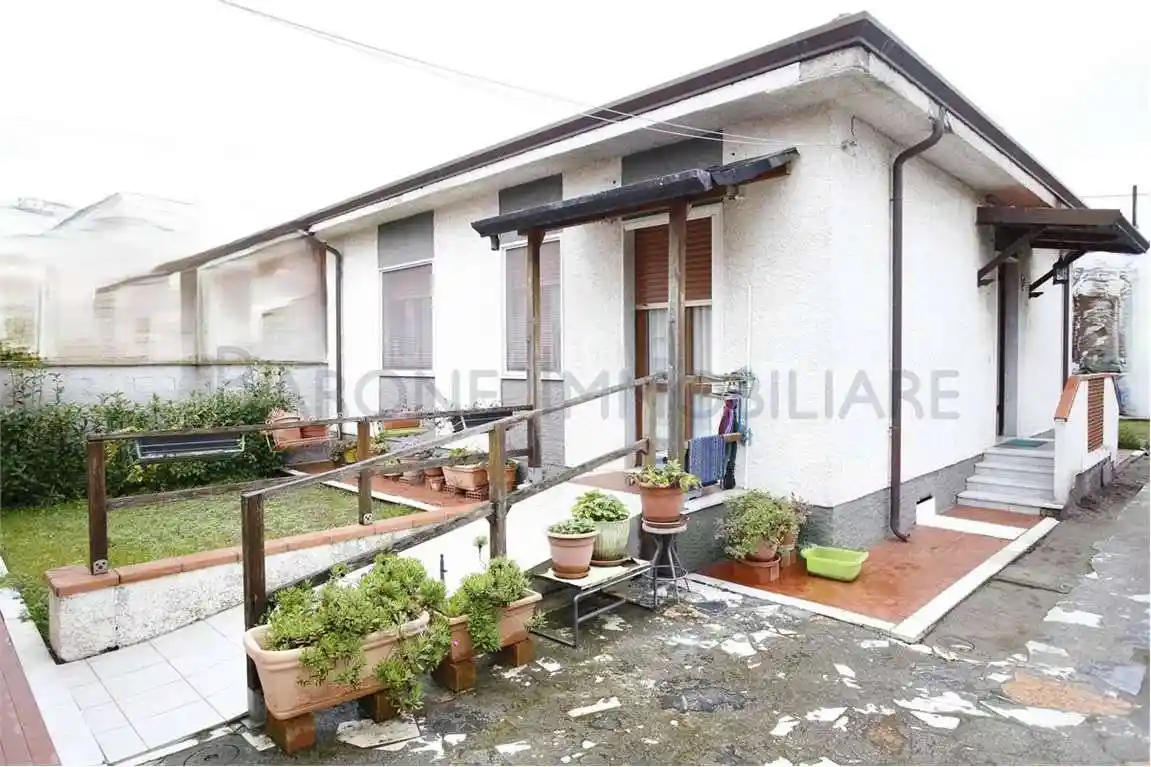 Villa in vendita a Carrara