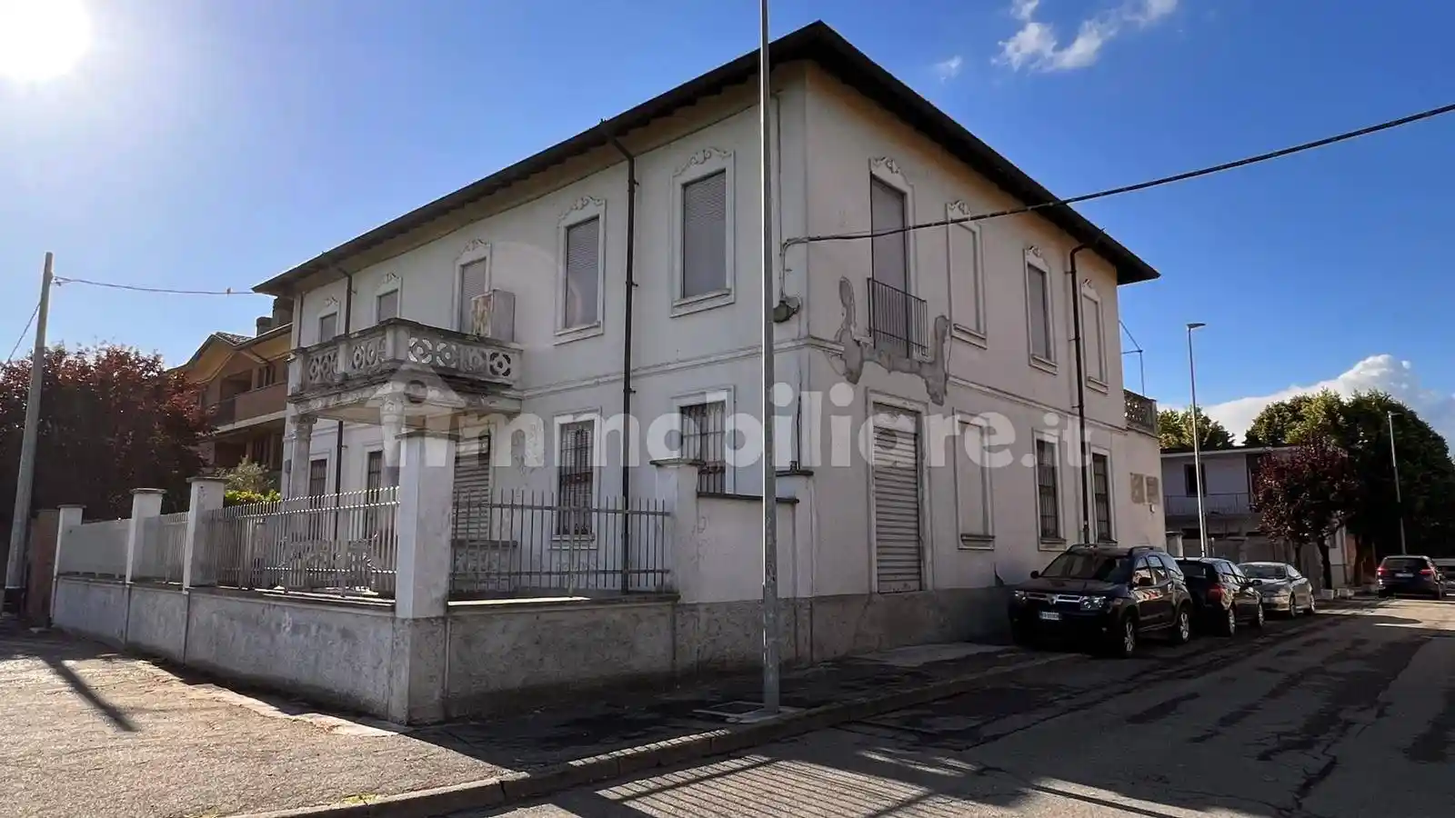 Palazzo - Edificio in vendita a Peschiera Borromeo