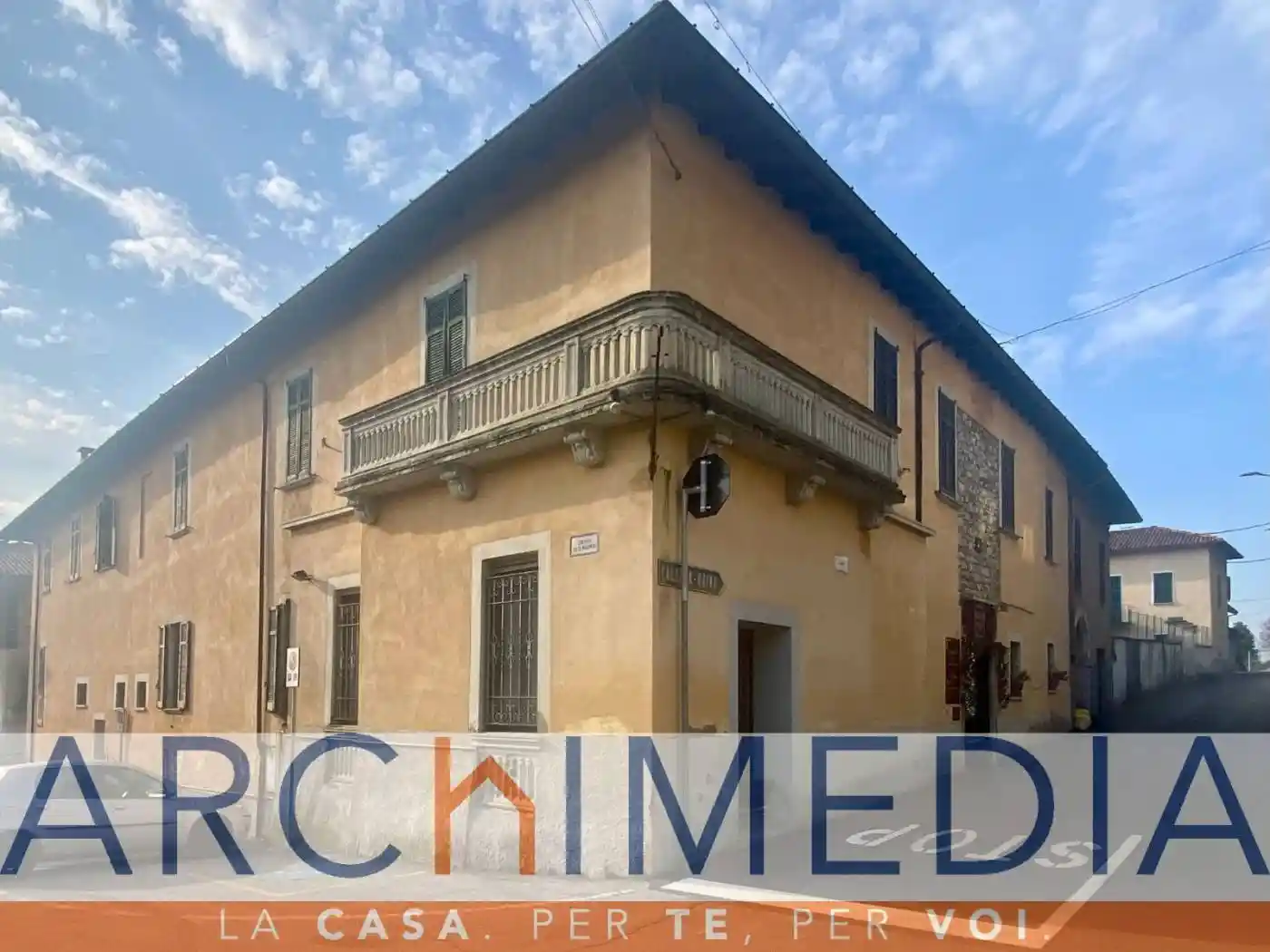 Palazzo - Edificio in vendita a Cocquio-Trevisago