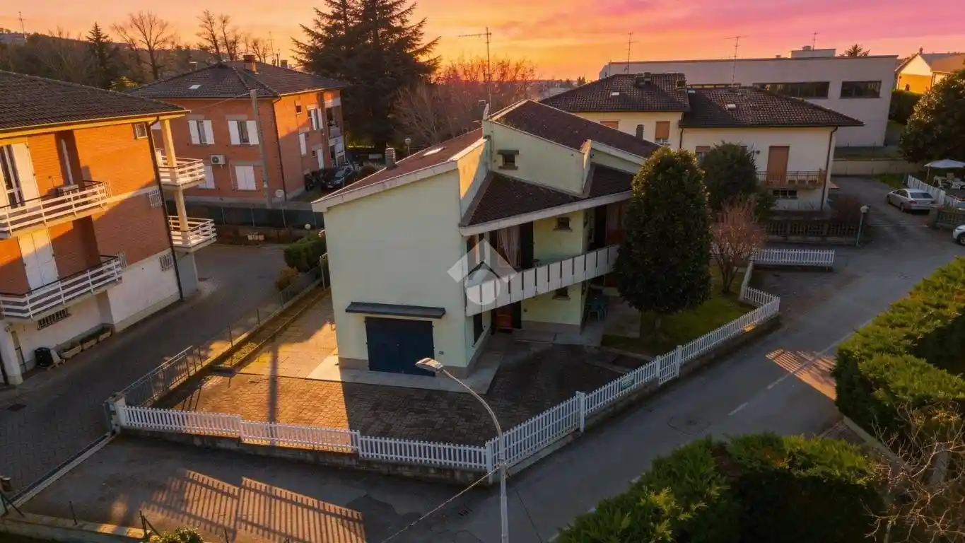 Villa in vendita a Cavriago