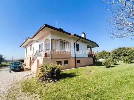 Villa in vendita a Santa Maria la Longa