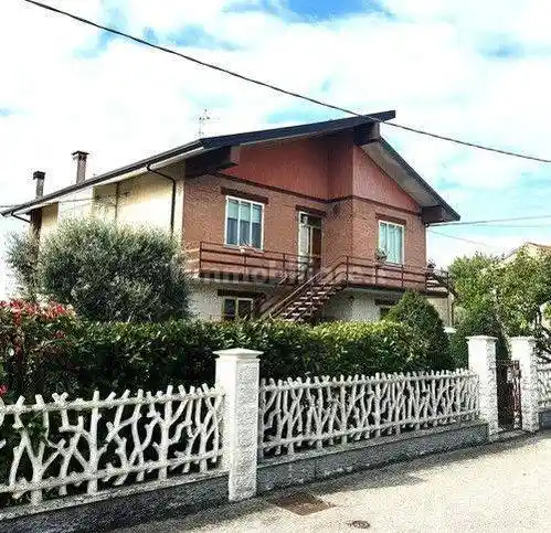 Casa indipendente in vendita a Ferrara
