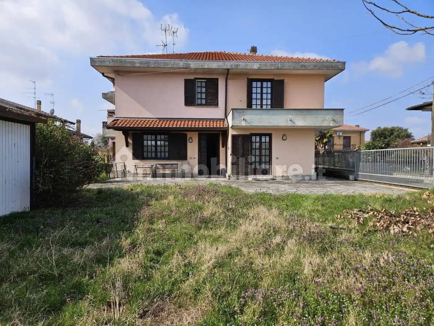 Villa in vendita a Bellinzago Novarese