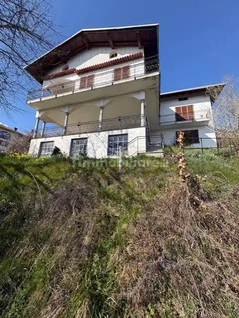 Villa in vendita a Borgosesia
