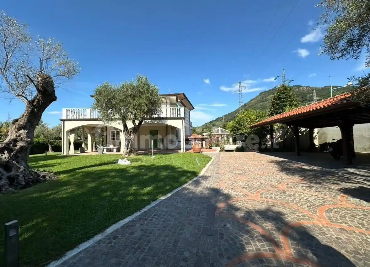 Villa in vendita a Carrara